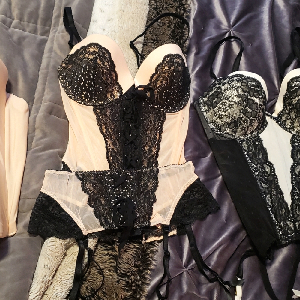 VS Lot of 3 Corset Longline Bras 34D and garter